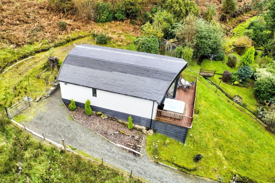 Unique Lodge With Panoramic Views Over The Loch And Surrounding Mountains