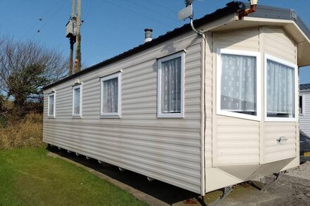 6 berth Static Caravan, 2 Bedroom on a beautiful site  in Bude, North Cornwall.