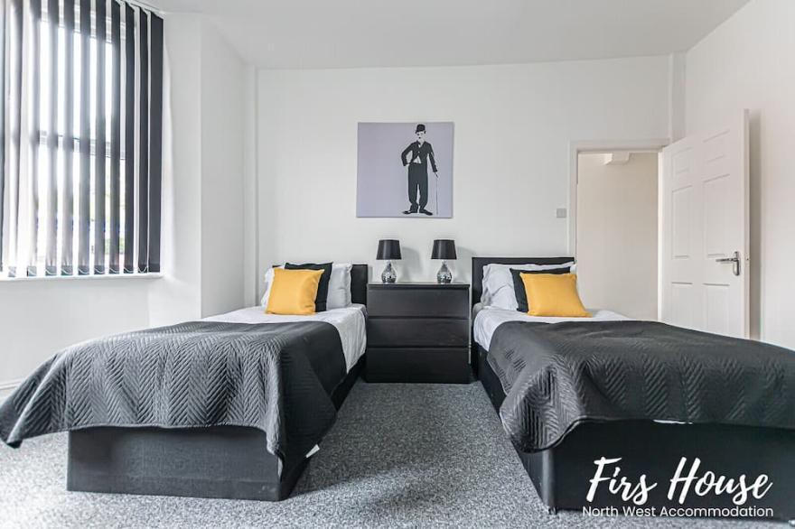 ✔4BR House✔Spacious Bedrooms✔For Families&Contractors✔StreetParking✔FreeWIFI