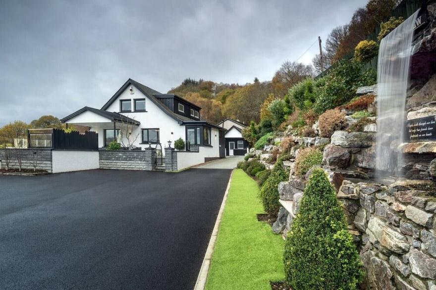 Stunning Fern View House, with panoramic views over the iconic Loch Ness