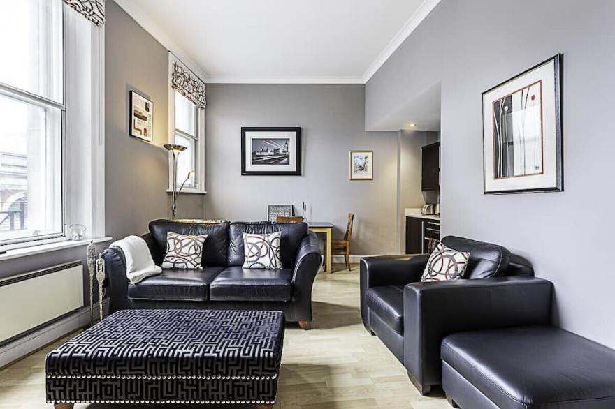 Chic Farringdon Flat