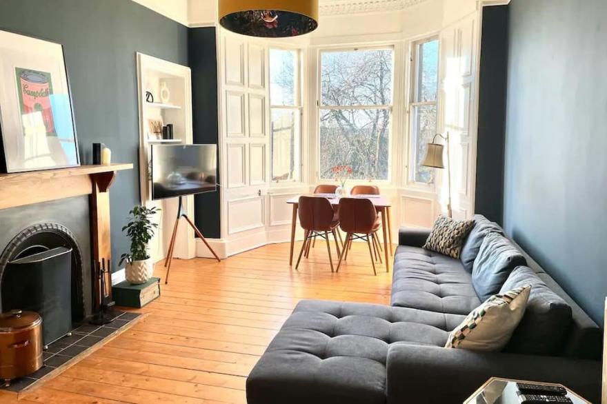 Stylish & Central Edinburgh Apartment - 2 Bedrooms