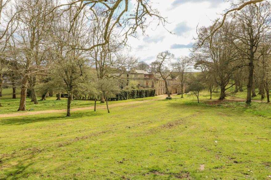 THE COACH HOUSE, pet friendly in Wroxall