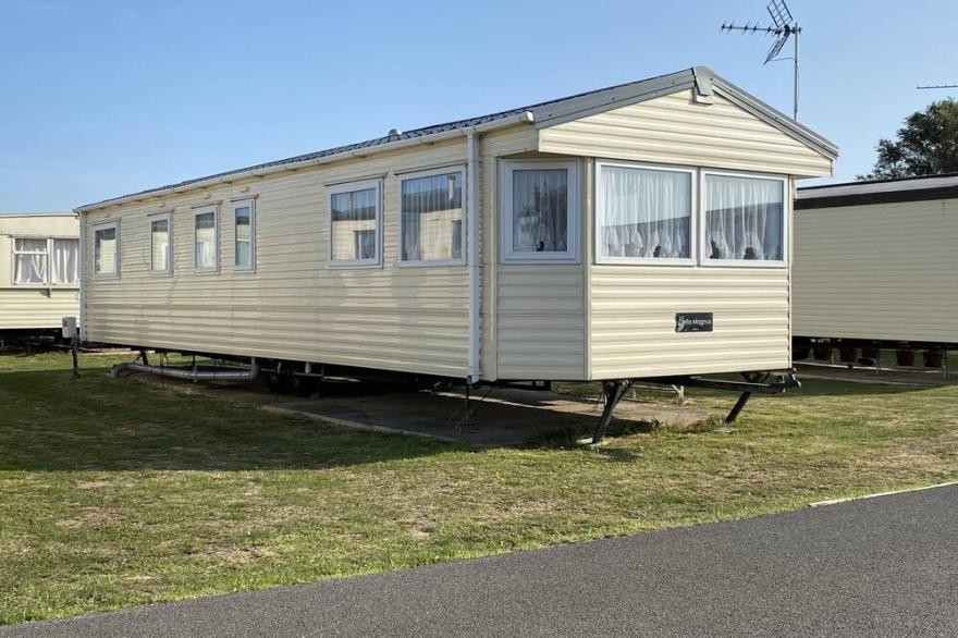 Family-Friendly Caravans With On-Site Pool And Entertainment