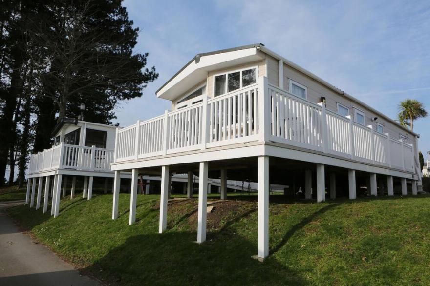 Rockley Park Family Caravan With Panoramic Sea Views