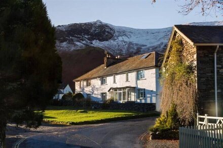 GRANGE FELL (BORROWDALE), pet friendly, with open fire in Keswick