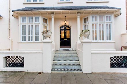 Beautiful House By Regents Park