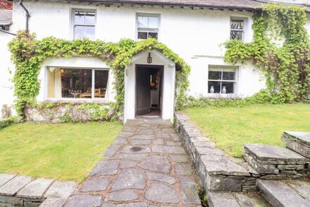 THE FARMHOUSE, family friendly, with open fire in Coniston