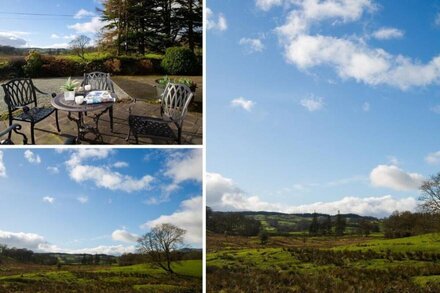 HONISTER COTTAGE, romantic, with open fire in Ambleside