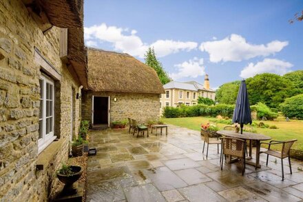 The Old Rectory Lodge sleeps 4 guests  in 2 bedrooms