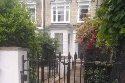 Discount for 1st 3 Bookings at Superior 5 Kensington, London Flat + Free Wi-fi