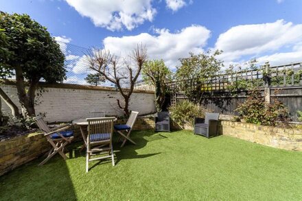 Spacious 3BR 2BH Apt w/ Garden in West Putney