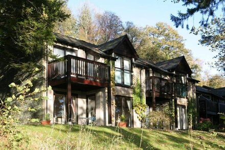 RAMBLERS REST, romantic, with a garden in Ambleside