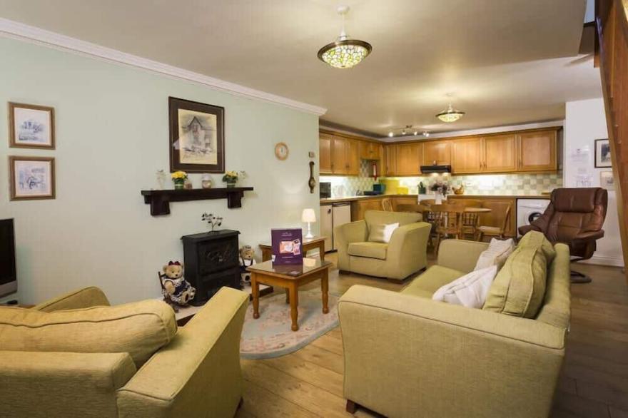 GILPIN VIEW, pet friendly, with a garden in Crosthwaite