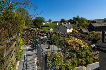 CORNER COTTAGE, romantic, with open fire in Troutbeck