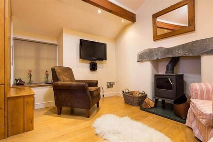 IVY COTTAGE, family friendly, with open fire in Ambleside