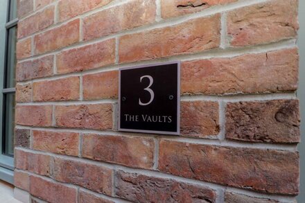 3 THE VAULTS, romantic in Glastonbury