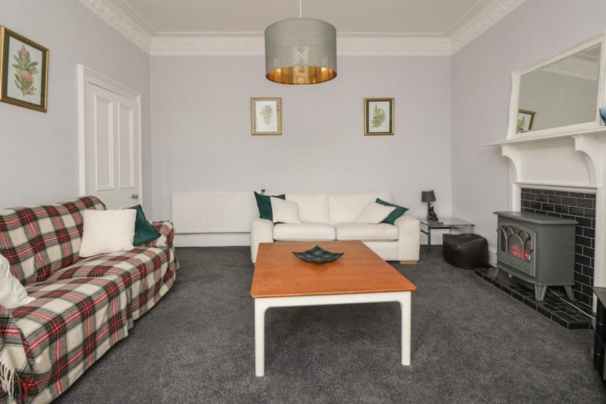 WILLOWBANK, family friendly, character holiday cottage in Ayr