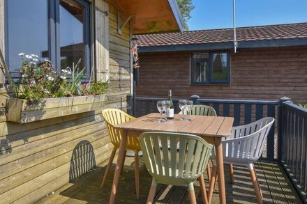 OAKWOOD 1 @ PINEWOOD RETREAT, family friendly in Lyme Regis