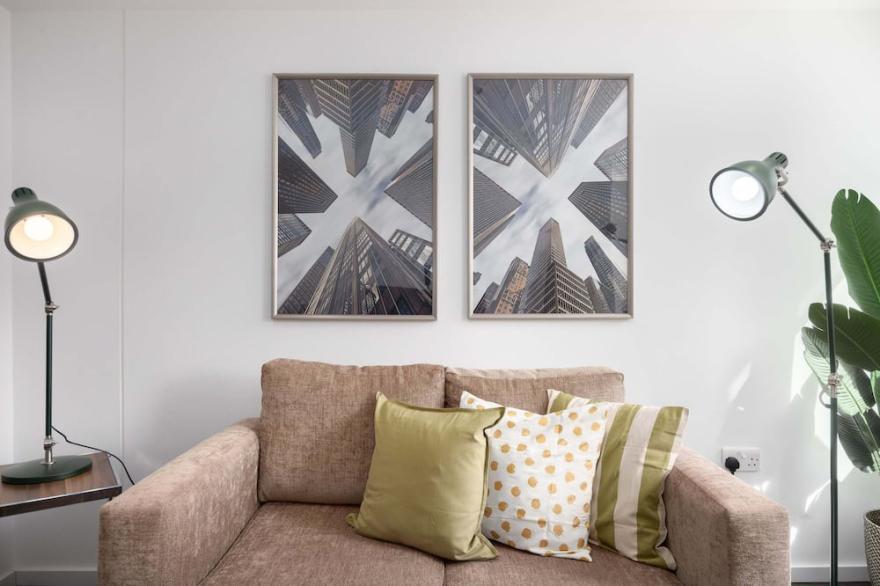 ONE-BEDROOM APARTMENT IN EAGLE HOUSE, CITY ROAD
