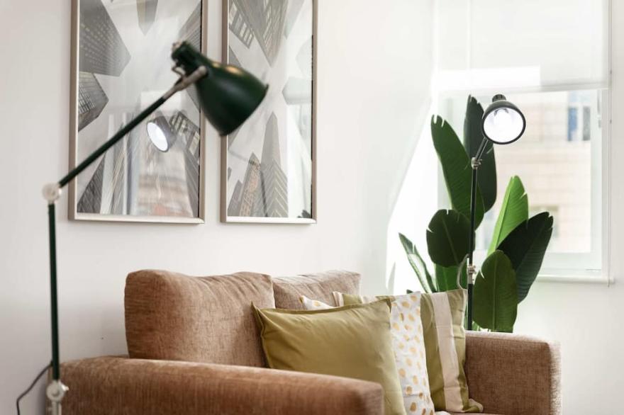 ONE-BEDROOM APARTMENT IN EAGLE HOUSE, CITY ROAD