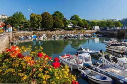 CROWTHERS COTTAGE, pet friendly, with a garden in Dartmouth