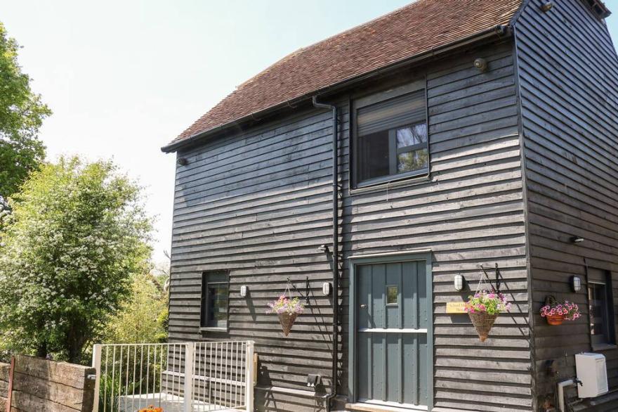 THE MASTERS HOUSE, Pet Friendly, With A Garden In Hurstpierpoint