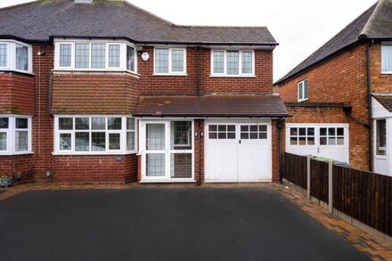 Sweetbriar -Stylish 4-Bed House near Airport, NEC, Resorts World Arena, Solihull