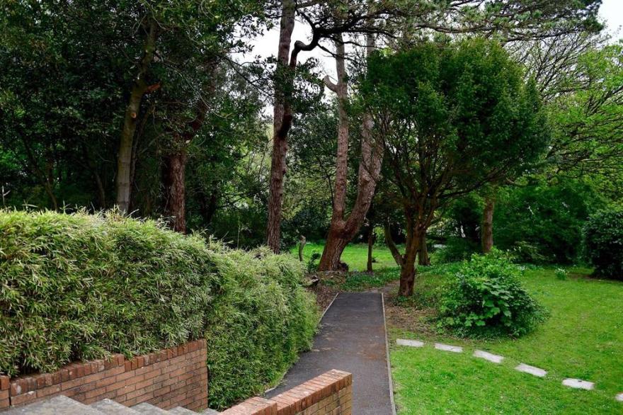 Pass the Keys | Quiet Coastal Retreat inbetween Langland & Caswell