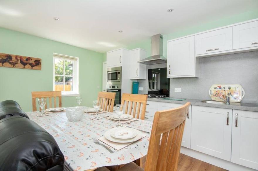 Detached holiday home in a quiet location yet close to shops in Inshes, Inverness