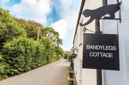 BANDYLEGS COTTAGE, pet friendly, country holiday cottage in Bodmin