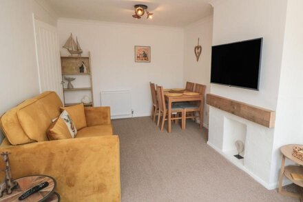 IRIS, pet friendly, character holiday cottage in Bridlington