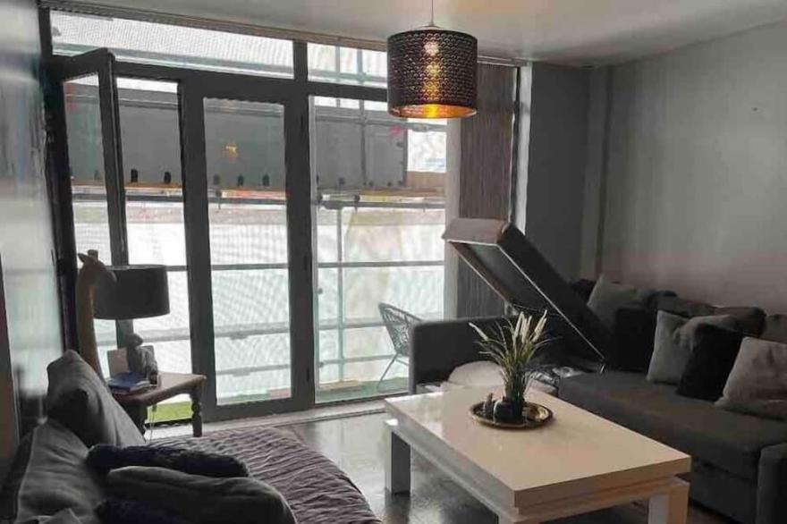 28. 2 bed Sleeps 8 Free parking by Concert Square