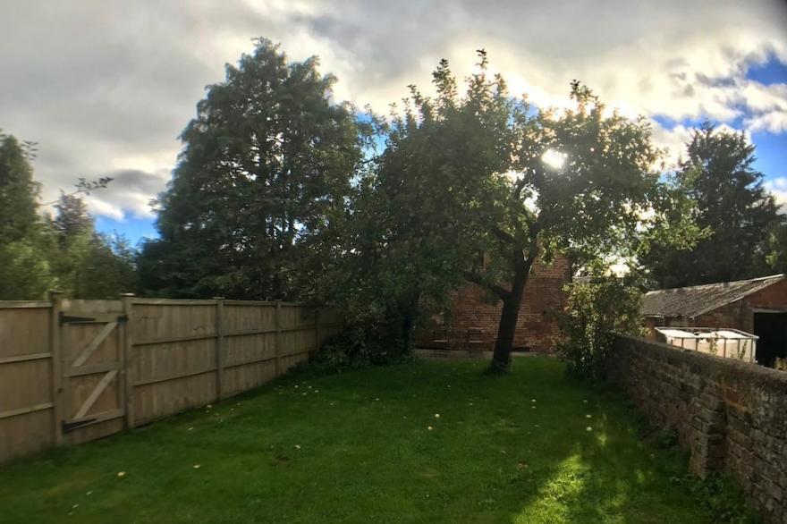 RYTON GRANGE BARN - sleeps 6 guests  in 3 bedrooms