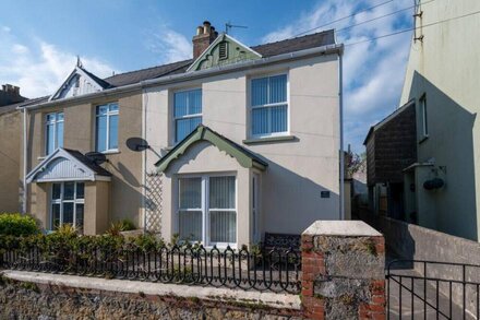 Penlan - Three Bedroom House, Sleeps 6