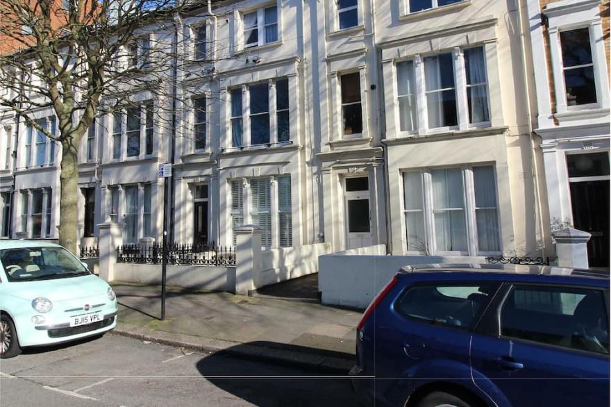 ❤ Charming Hove Apartment  ☆ With Easy Parking ☆ Relax, Unwind, Enjoy ❤