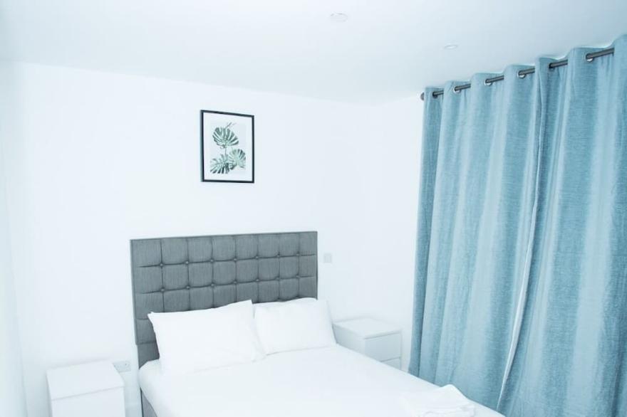 HIGH VIEW TWO BEDROOM APARTMENT IN WOOLWICH