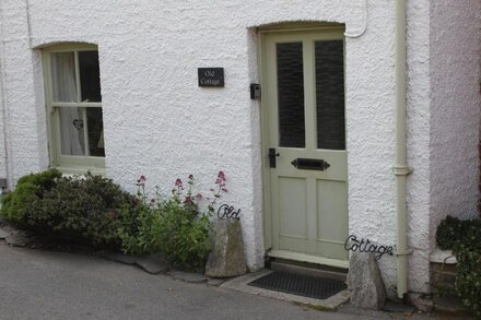 A Delightful 19th Century Beamed Cottage In Trevone Bay, 3 Mins From The Beach