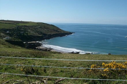 'Home from Home' in this fully equipped Cottage - 5 mins walk to Cawsand beach!