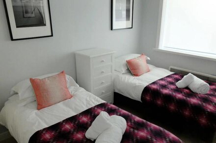 Dynnarge (2) -  a 2 bed classic terrace that sleeps 4 guests  in 2 bedrooms