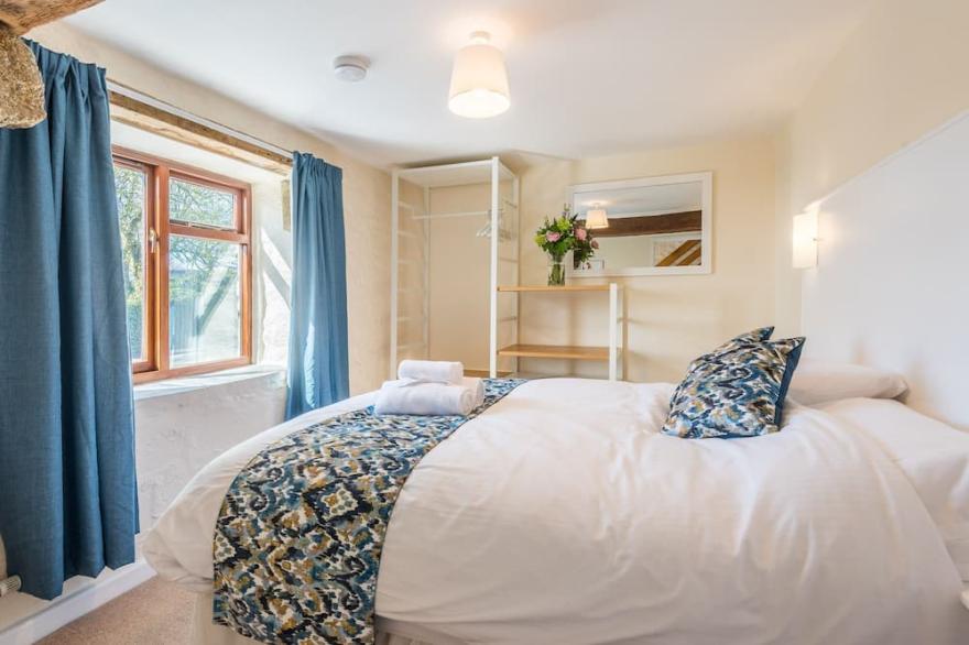 Fox Park Cottage - sleeps 4 guests  in 2 bedrooms