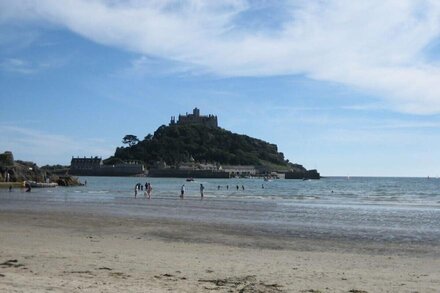 Open plan house 1 minute to beach and St Michaels Mount causeway