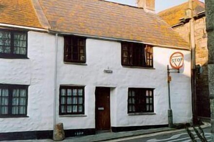 Historic beamed cottage near beach overlooking St Michael's Mount