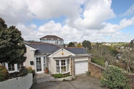 Sea views, peaceful location, garden,  walk to shops, river trips