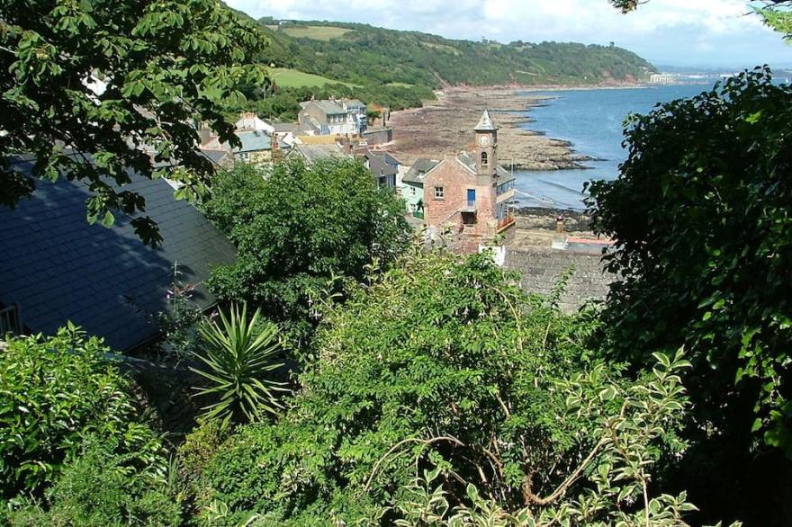 The Crow's Nest - A Cosy Village Cottage with Stunning Sea Views