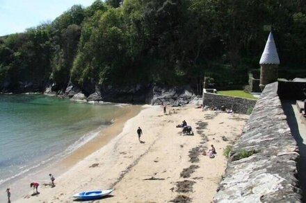 Fowey Cornwall - lovely modern house with balconies and fantastic views