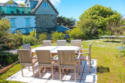 Cornish Farm House, with stunning gardens, and parking for 3 cars