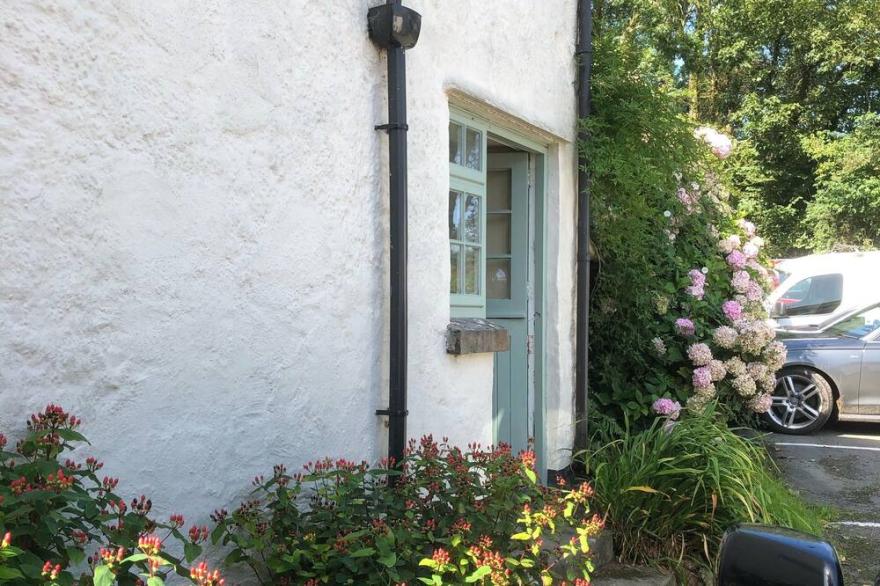 Charming character cottage in Kingston, Kingsbridge, Devon, England