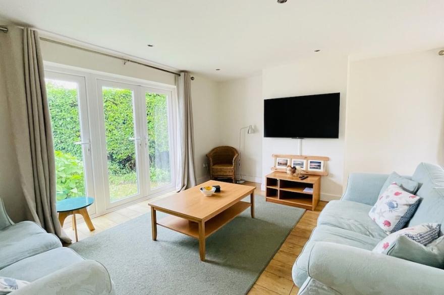 Pebbles - Spacious | Pet Friendly* | Hot Tub*