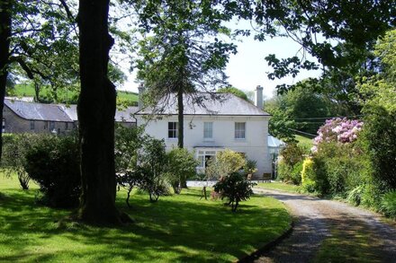 Luxury Grade II Listed Georgian Farmhouse Set In Extensive Gardens